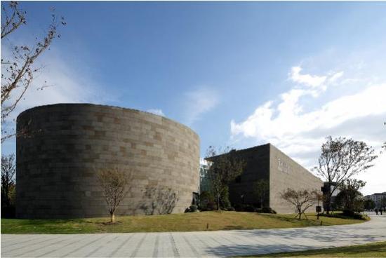 上海寶龍美術(shù)館開館兩大展覽探尋文脈，齊白石12開冊(cè)頁亮相